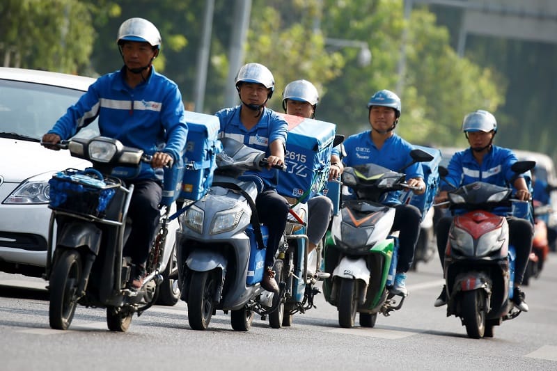 Fast delivery of goods during peak hours