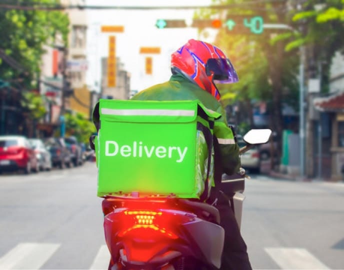 Fast delivery of orders at the lowest cost